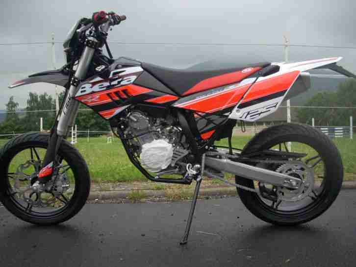 Beta RR 125 LC neu sofort,15 PS Yamaha Motor SM,schwarz,Motard