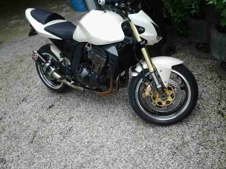 Biete hier meine Top gepflegte Kawasaki Z 1000 an.