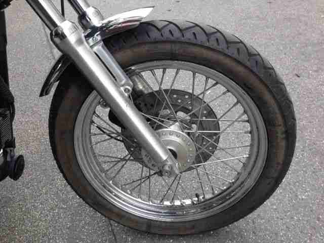 Bildhübscher Harley Davidson Cafe Racer im Ducati/Triumph/Guzzi-style