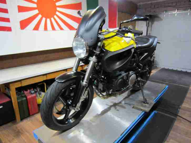 Buell X1 Lightning mit Sportauspuff und 6,25 Zoll Deget Felge