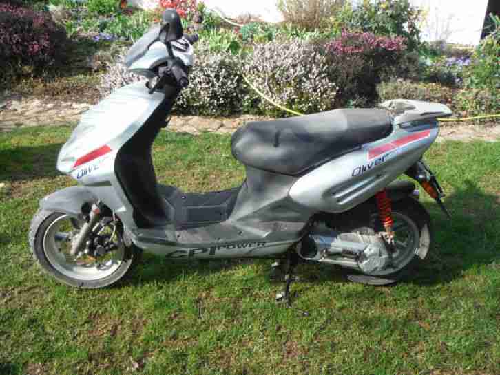 CPI Oliver City 3140 km wie neu top Zustand Aerox Nitro Roller