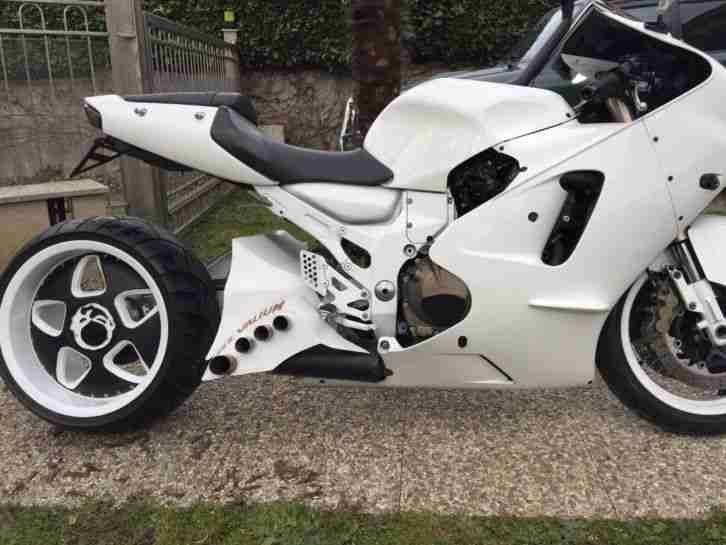 CUSTOMBIKE STREETFIGHTER MIT 300ER HECKUMBAU!!!