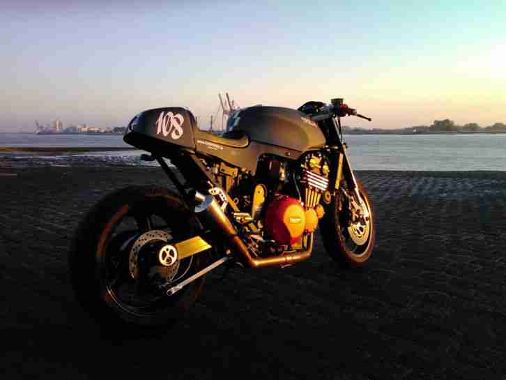 Caferacer Speed triple T300