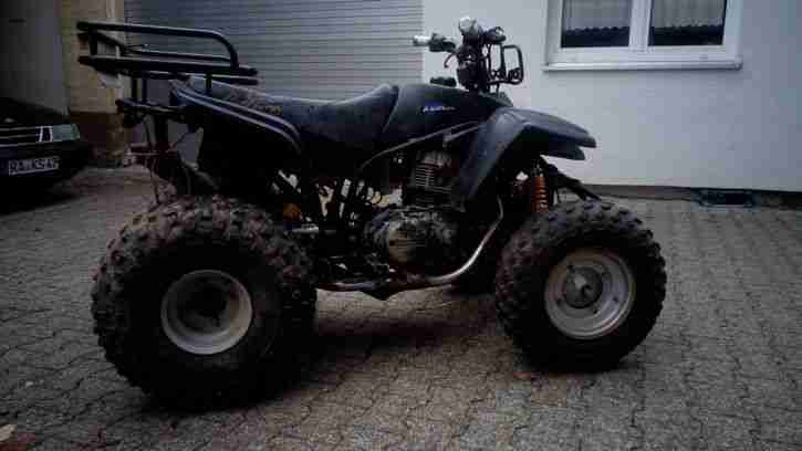 Chinesenquad mit Honda 2 Zylinder 4 Taktmotor 250ccm