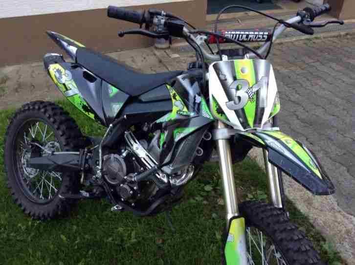 Cross-Motorrad