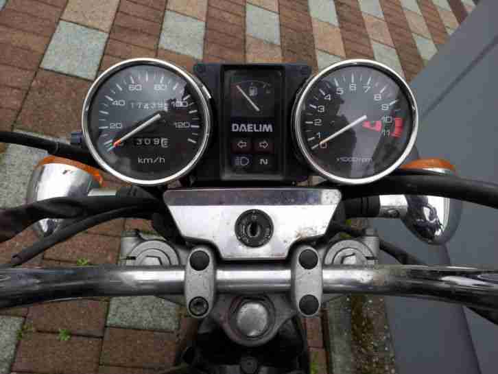 DAELIM 125 ohne Papieren und Schlüssel der Motor LÄUFT