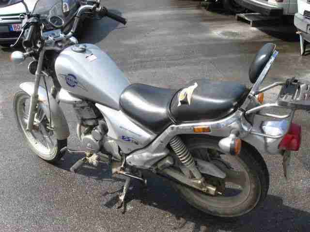 DAELIM VS 125 aus Baujahr 1997 mit Papieren und Schlüssel der Motor LÄUFT