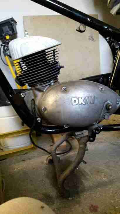 DKW RT 250 H teilrestauriert in Teilen, neu lackiert, verchromt,handliniert.
