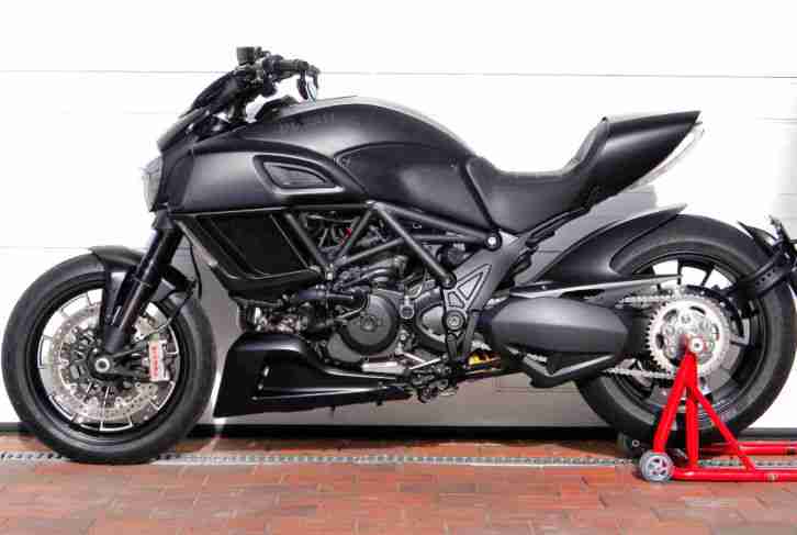 DUCATI DIAVEL - optional neue Termignoni Anlage; Rizoma etc.