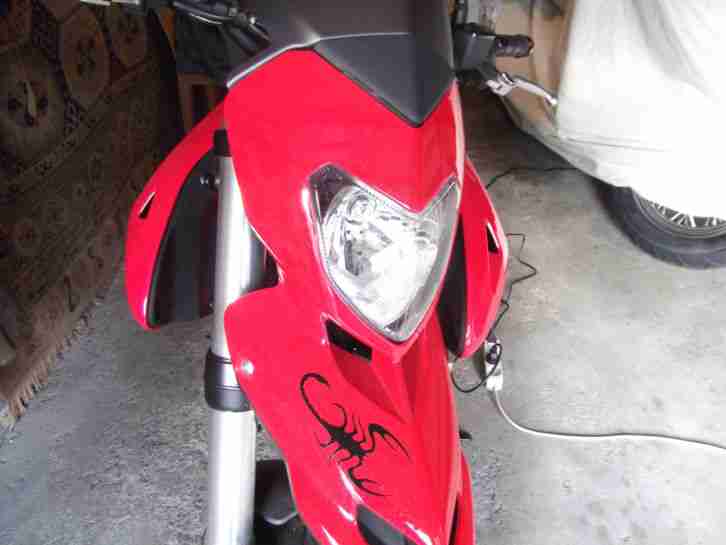 DUCATI HYPERMOTARD 796 - ROT - EZ 2011 NUR 4163 km !!