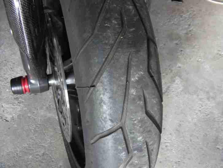 DUCATI HYPERMOTARD 796 - ROT - EZ 2011 NUR 4163 km !!