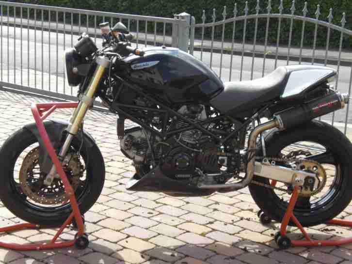 DUCATI MONSTER 900