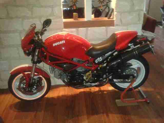 DUCATI Monster 695 -Einzelstück- S4 Sonderlackierung