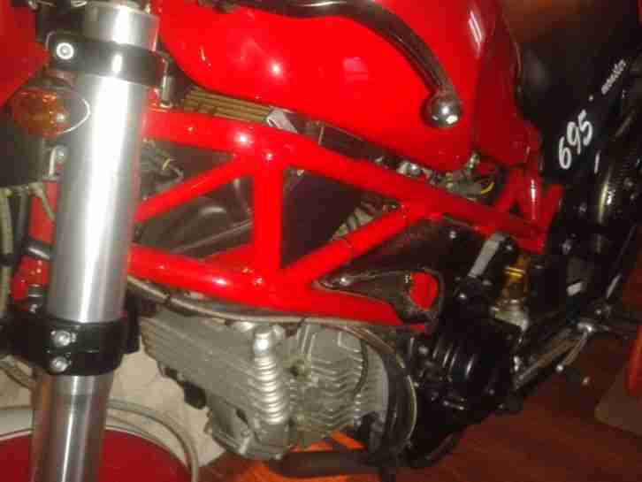 DUCATI Monster 695 -Einzelstück- S4 Sonderlackierung