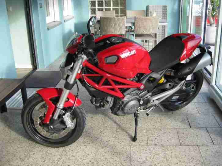 DUCATI Monster 696+ rot ABS aus 1. Hand - top Zustand
