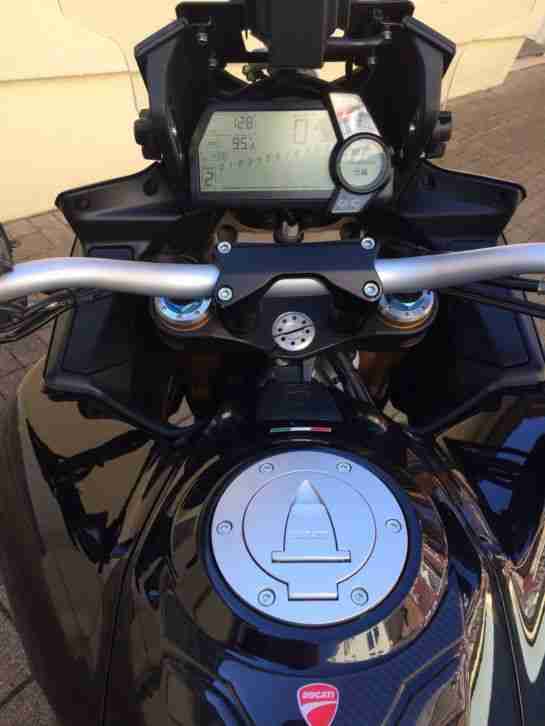 DUCATI Multistrada 1200 S Schwarz