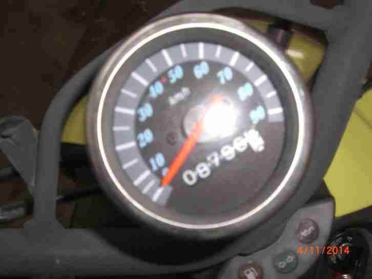 Daelim Scooter Leuchtgelb mit Schwarz mit Koffer 49,5 ccm 2,3 KW