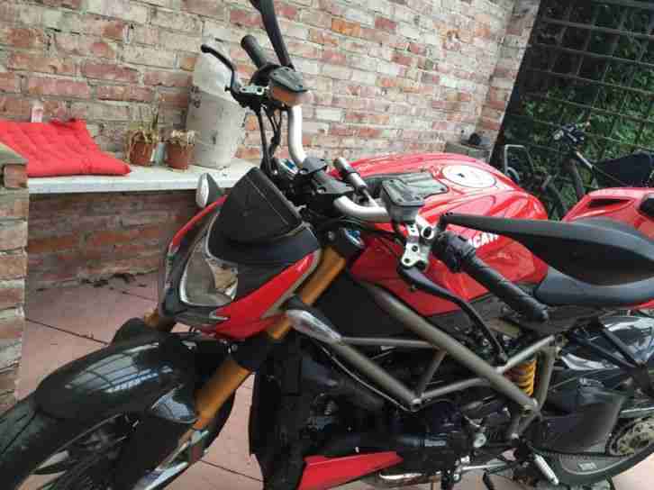Ducati 1098 S Streetfighter neuer Service, neue Reifen