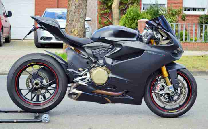 Ducati 1199 S DARK STEALTH -WERKSGARANTIE-