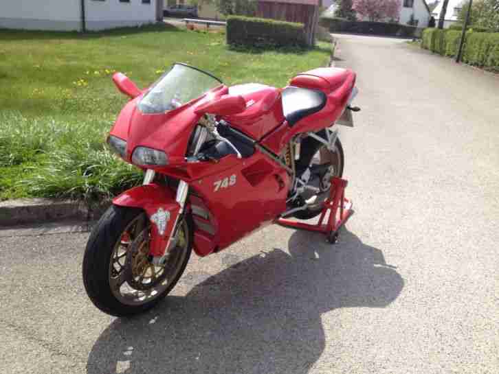 Ducati 748 Biposto