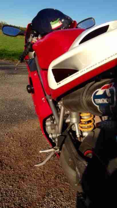 Ducati 748 E Monoposto mit Zubehör