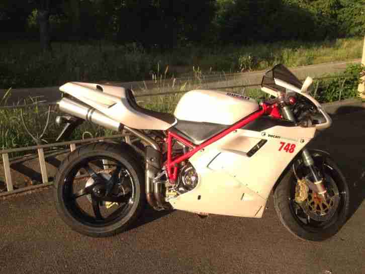 Ducati 748 Umbau/Neuaufbau Sammlerzustand - Einfach Perfekt