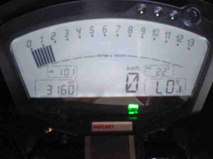 Ducati 848 EVO 1.Hand Wenig KM Top Zustand Scheckheftgepflegt