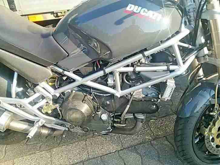Ducati 900 monster