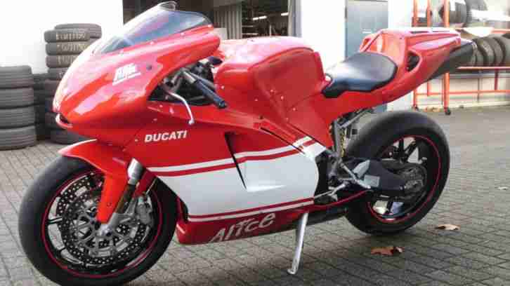 Ducati 999 Rennmaschine