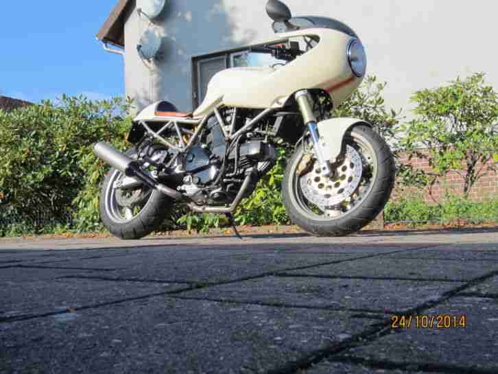 Cafe Racer in Old Scoll Elfenbein Lack