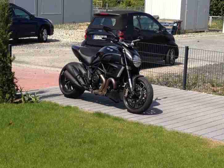 Ducati Diavel 1.Hand Orginal 2650KM viel Zubehör! MwSt 19% Inkl.Deutsches Modell