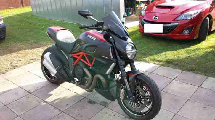 Diavel 1200 Red Carbon Top Zustand