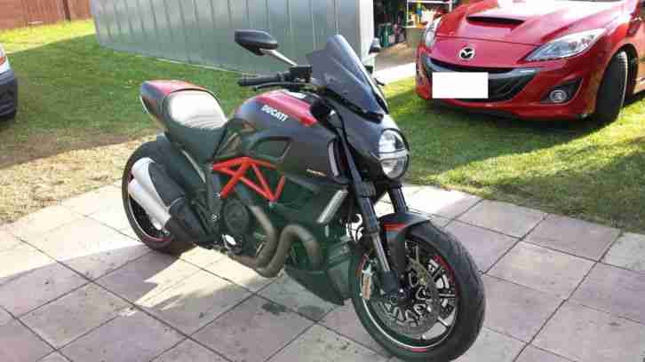 Ducati Diavel 1200 Red Carbon Top Zustand