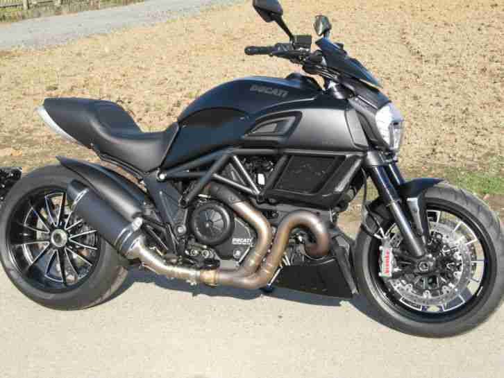 Diavel Dark