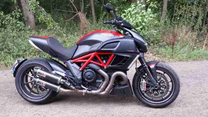 Diavel Red Carbon