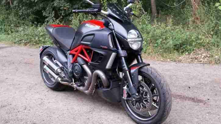 Ducati Diavel Red Carbon
