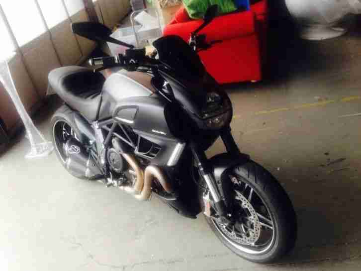 Ducati Diavel black gold viel Carbon