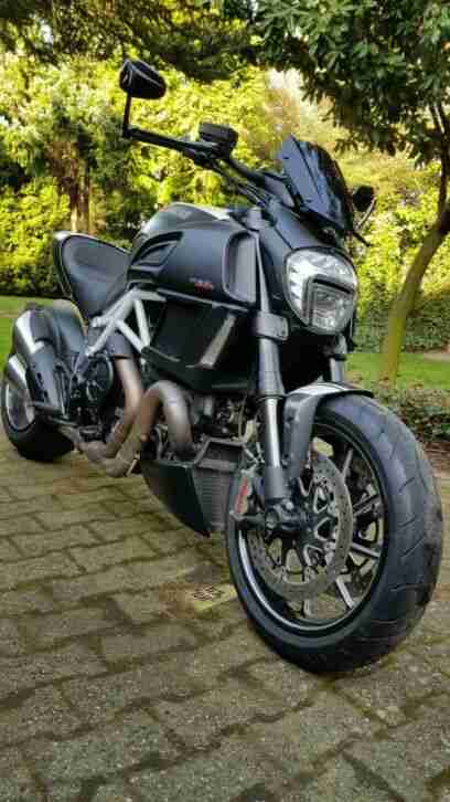 Ducati Diavel carbon white MY2015