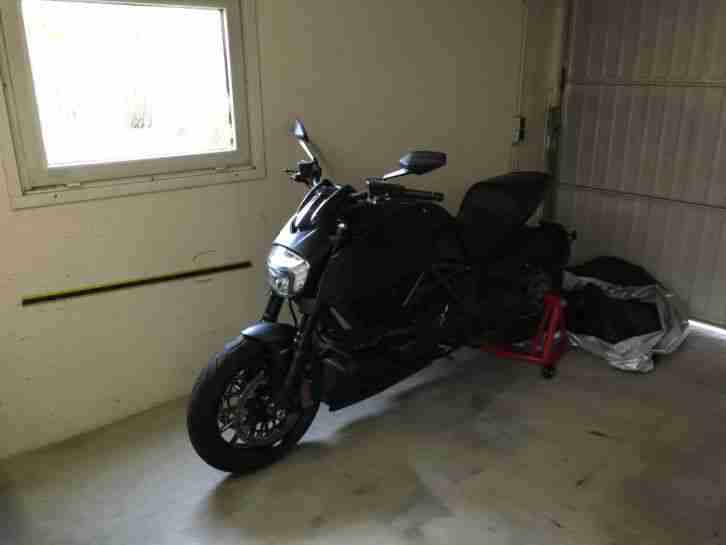 Ducati Diavel dark