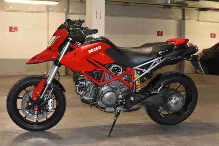 Ducati Hypermotard 796