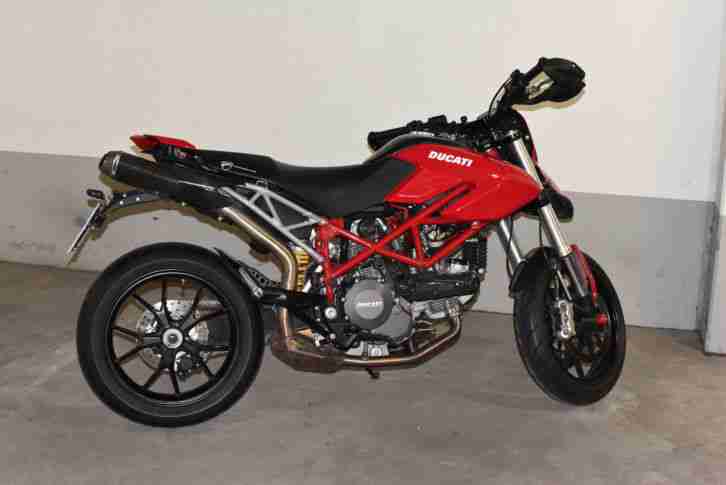 Hypermotard 796