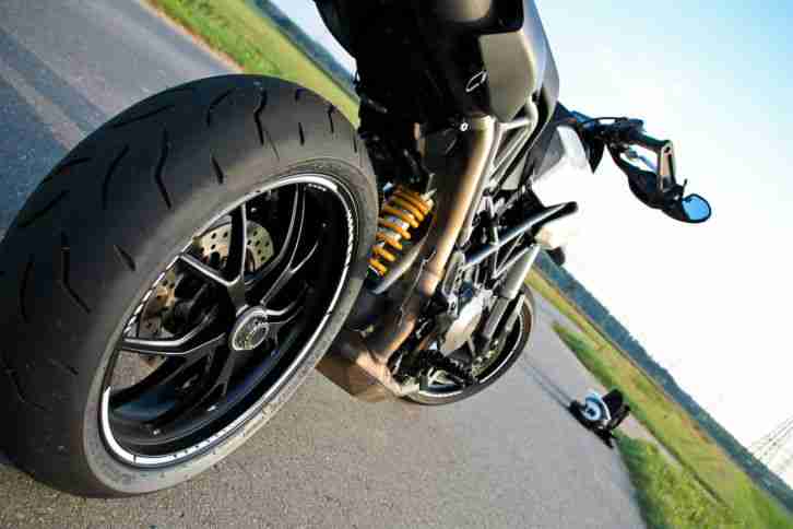 Ducati Hypermotard 796 mit Tankrucksack