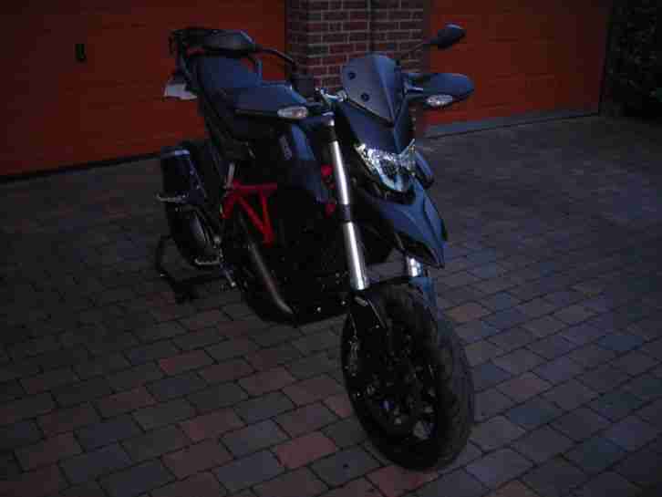Ducati Hypermotard 821