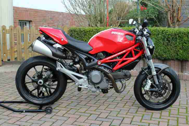 Ducati Monster 1100 ABS / Top Zustand / Bingo-Bikes