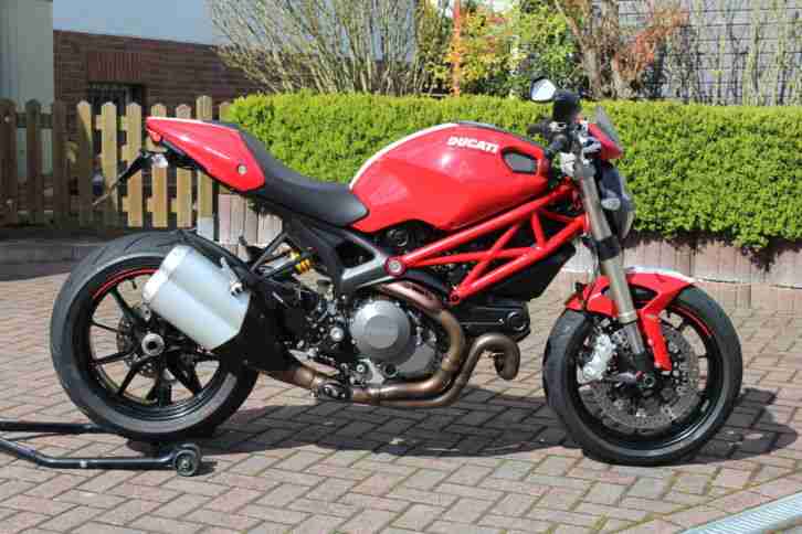 Ducati Monster 1100 EVO ABS / TÜV & Service NEU / Bingo-Bikes