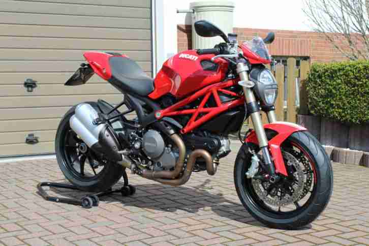 Ducati Monster 1100 EVO ABS / Top Zustand / Bingo-Bikes