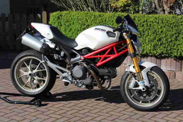 Ducati Monster 1100 S Öhlins / 7765 km / Bingo-Bikes