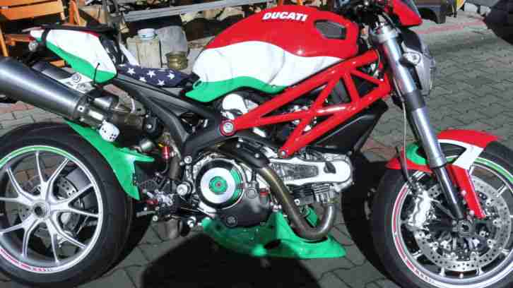 Ducati Monster 1100 / Tricolore