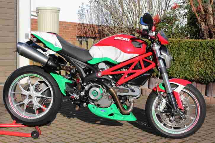 Ducati Monster 1100S