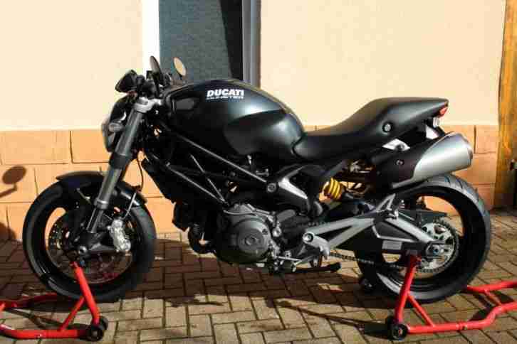 Ducati Monster 696 Dark